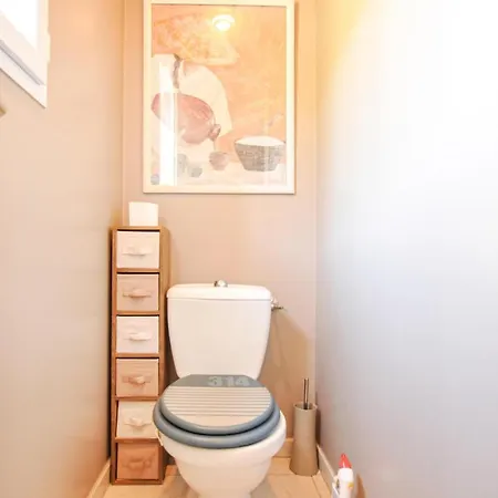 Holiday home Amazing In With 3 Bedrooms And Wifi *