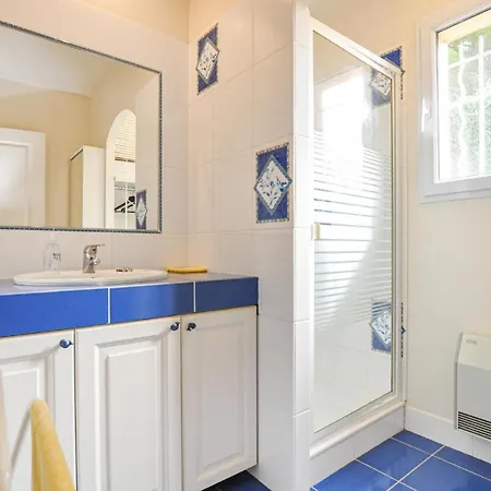 Semesterbostad 3 Bedroom Lovely Home In Le Lavandou
