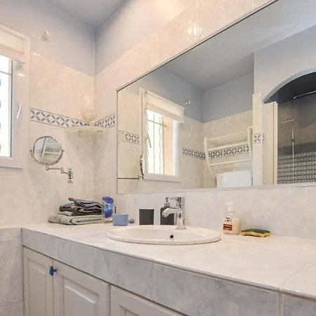 Amazing In With 3 Bedrooms And Wifi *